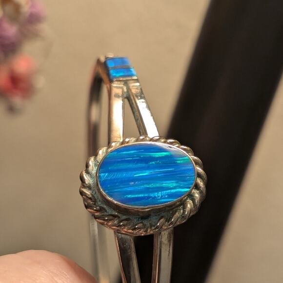 Vintage Mexico Artisan 925 Sterling Blue Opal Doublet Hinged Cuff Bracelet - Picture 3 of 15